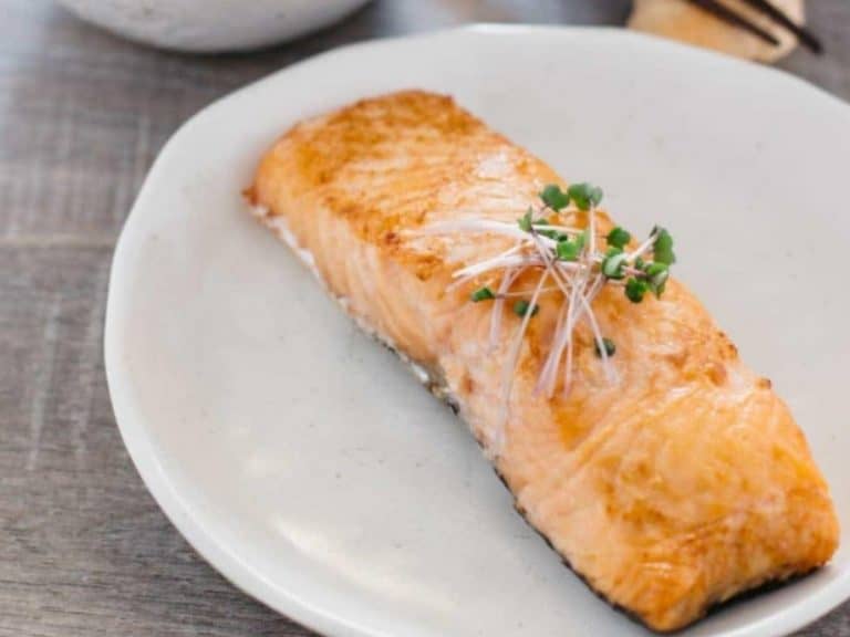 How to prepare baked Japanese Salted Salmon (shiojake)