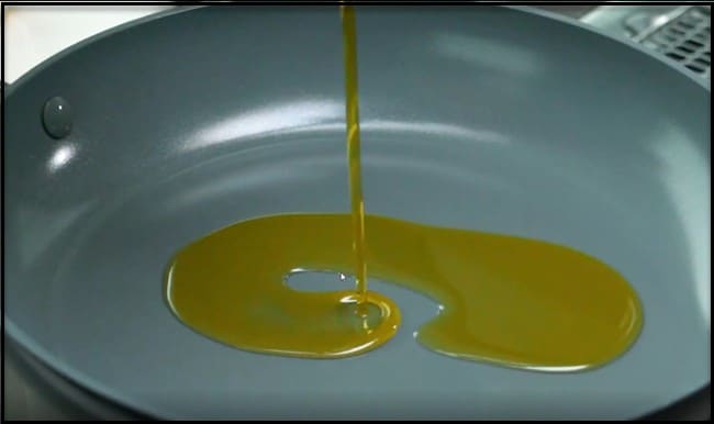 Heat the cooking oil.