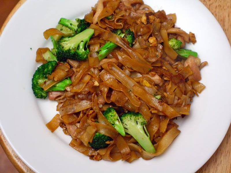 pad-see-ew-recipe-thai-stir-fried-noodles-mikha-eats