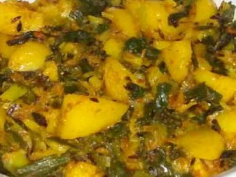 Aloo Hari Piyaz or Potato And Spring Onions Vegetable Curry