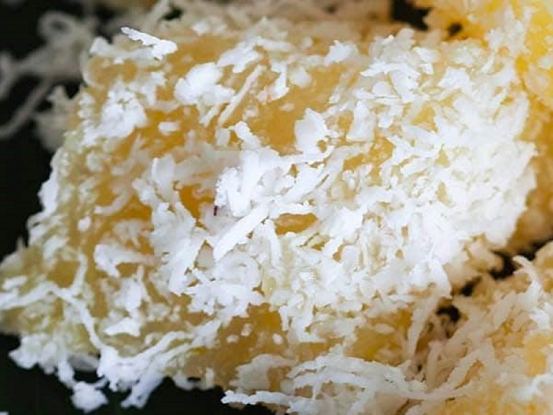 Khanom Man Tone or Steamed Cassava Cake