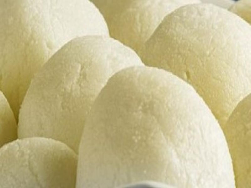 Rasbari/Cheese Balls in Cream Syrup