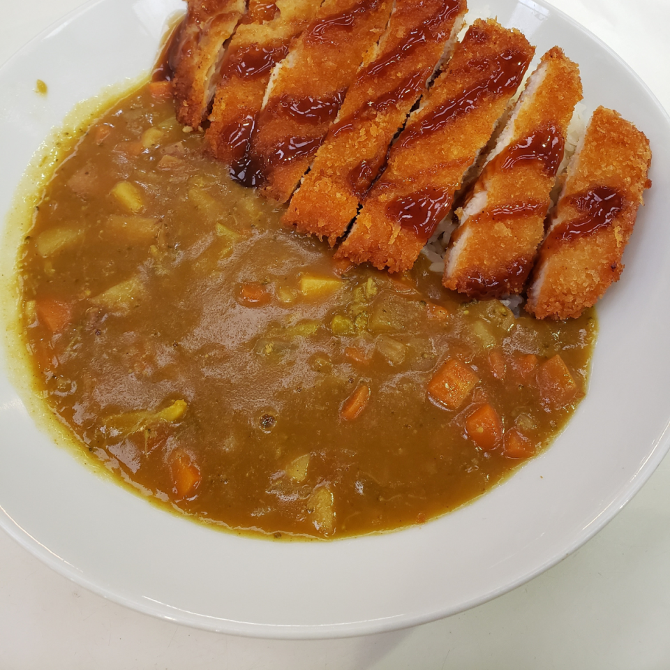chicken katsu curry serving