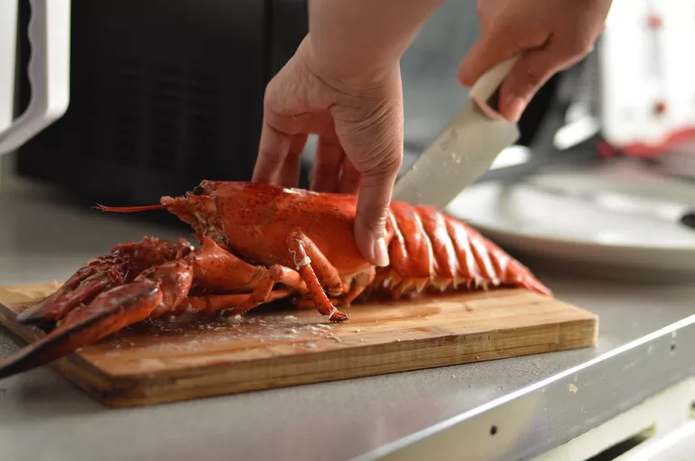 How To Make Restaurant-Worthy Lobster Yee Mein At Home